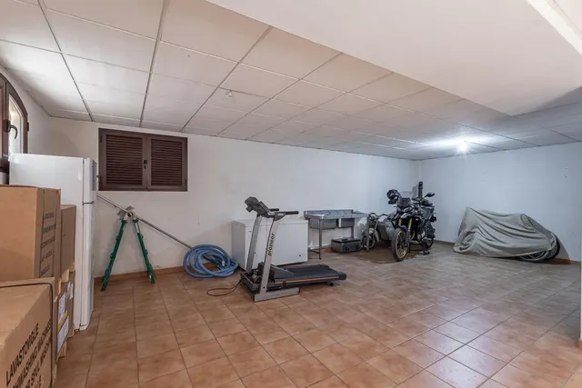 INCREÍBLE CHALET INDEPENDIENTE EN ZONA PRIVILEGIADA — 36