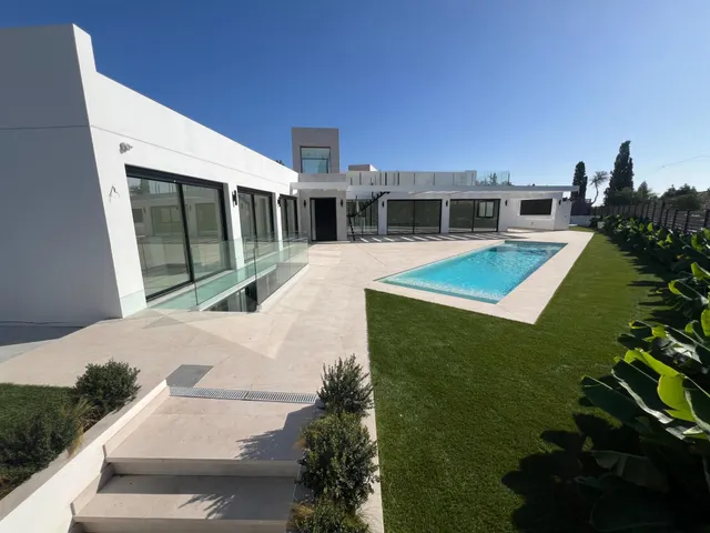 ÚLTIMA VILLA DISPONIBLE. Piscina privada junto al mar en El Chaparral — 44