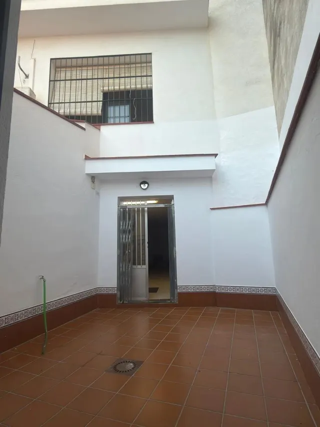 Local comercial con sótano, patio y nave con pozo de agua — 12