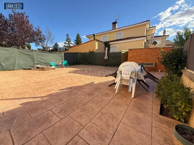 INMOBILIARIA ARBETETA VENDE CASA INDEPENDIENTE EN YEBES - foto 2