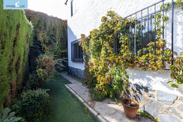 Preciosa casa en Ogíjares con piscina y jardín — 40