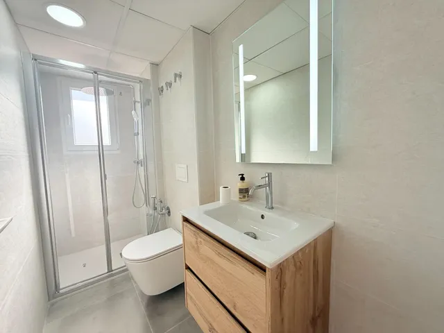 TOTALMENTE REFORMADO  A ESTRENARE, PISO EN BUENA ZONA,   EXTERIOR, MUY LUMINOSO. — 28