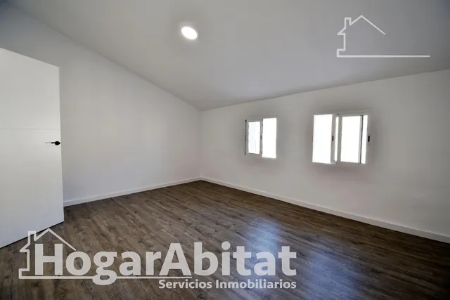 AMPLIA Y BONITA CASA REFORMADA CON 2 TERRAZAS — 23