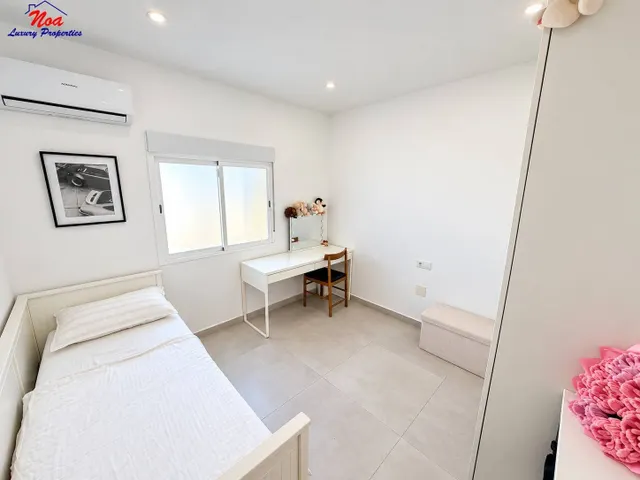 Apartamento reformado y amueblado con terraza a 300 metros de la Playa de la Rada, Estepona — 18