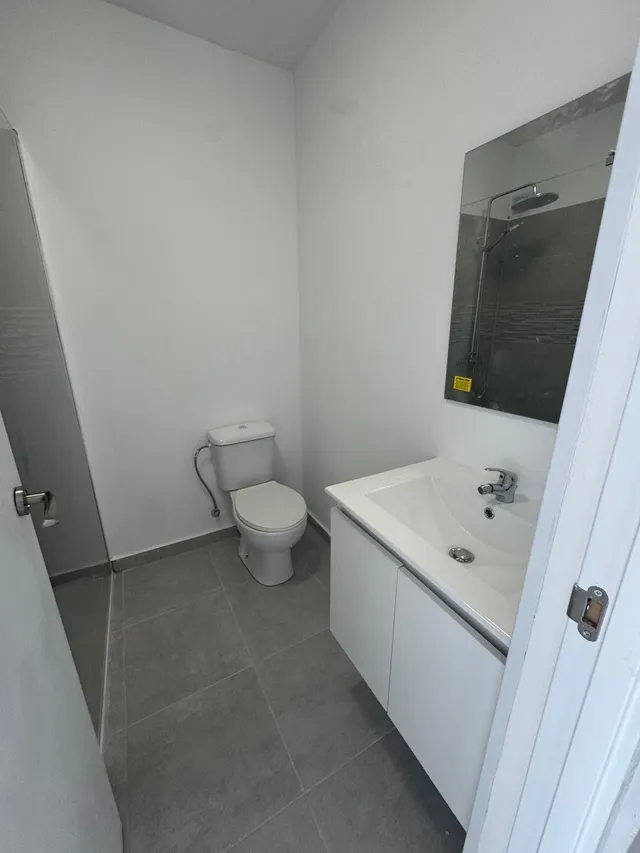 PISO EN VENTA DE 4 DORMITORIOS Y 2 BAÑOS — 11