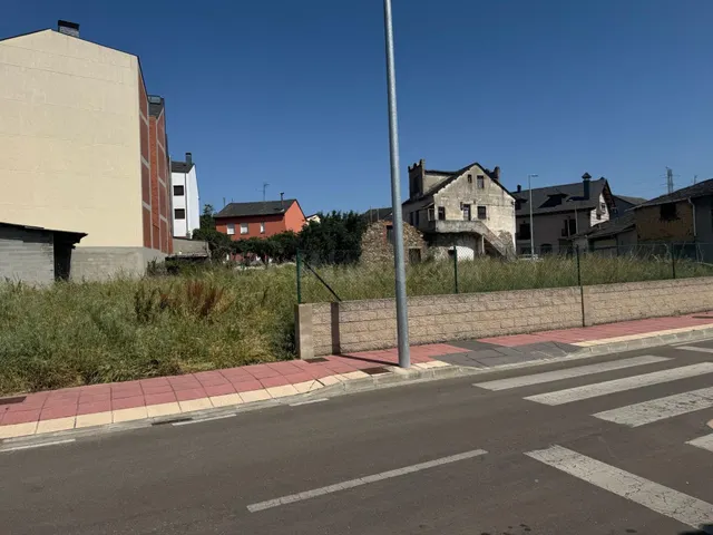 SE VENDE SOLAR EN PLENO CENTRO DE CUBILLOS DEL SIL. DA A 3 C - foto 2