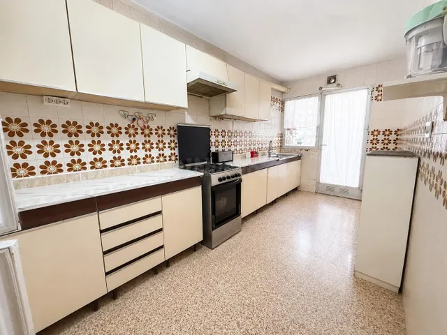 AMPLIA VIVIENDA DE 4 DORMITORIOS EN BENALUA JUNTO AL CENTRO - foto 5