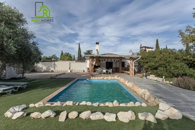 Chalet independiente con pozo propio y placas solares — 34