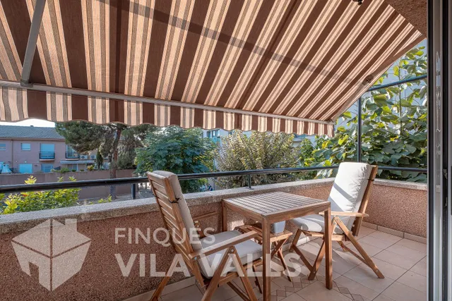 Casa esquinera con jardín privado y estilo inigualable — 6