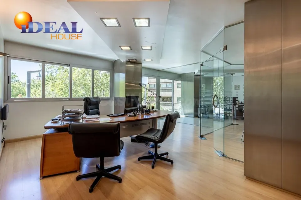 EXCLUSIVO INMUEBLE EN PLAZA DE CARRETAS, JUNTO AL EMBLEMÁTICO PASEO DEL SALÓN
