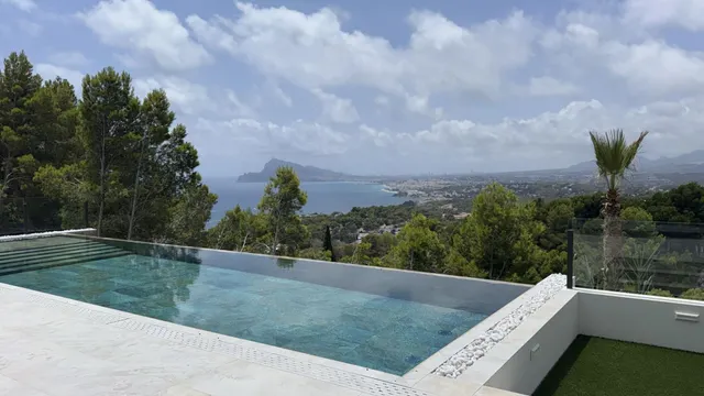 Villa moderna con vistas panorámicas al mar y a la montaña — 3