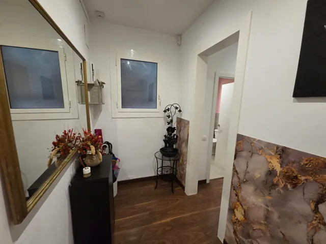 Sant Gervasi–Galvany · Planta baja en esquina · 4 habitaciones · Finca clásica — 13
