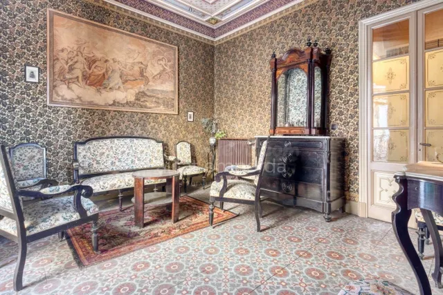 Fantástico edificio histórico en el centro de Figueres. Alto - foto 5