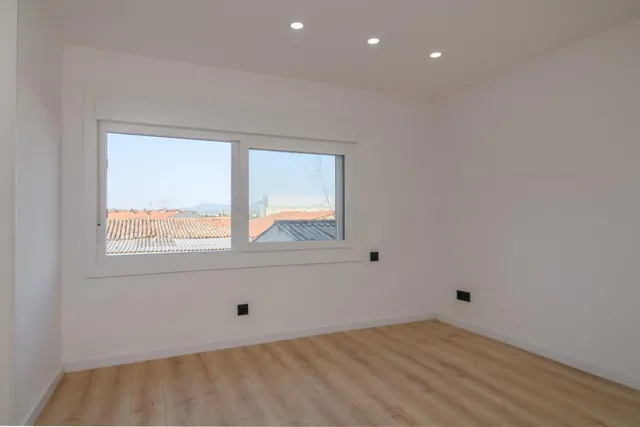 Piso de 3 habitaciones reformado al lado del Colegio Oms i de Prat. — 25