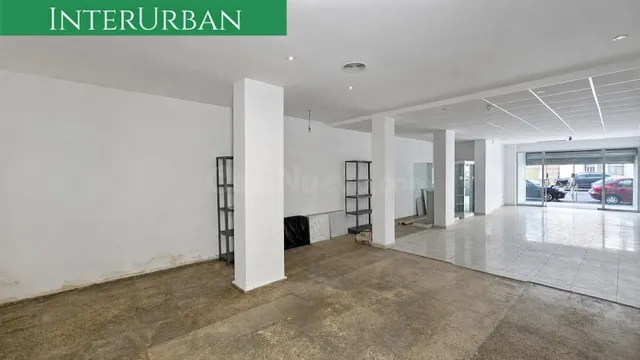 Amplio local comercial de 194 m2 en Llíria - foto 3
