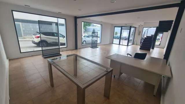 SANT CELONI ( C-35) : LOCAL IMPECABLE EN PRIMERA LINIA DE CA - foto 3