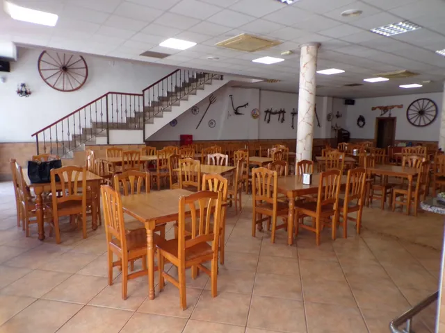 Restaurante en poligono,totalmente equipado,con clientela,lo - foto 3