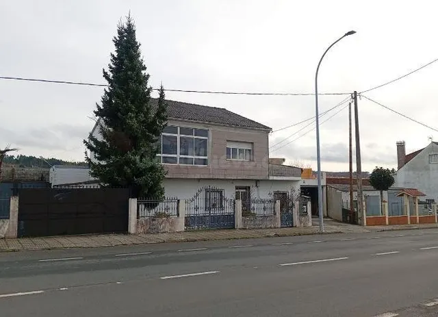 SE VENDE casa OKUPA en C Cruces 70 de Lalín - foto 4