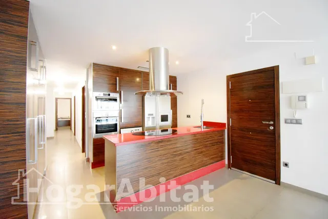¡HOGAR DE LUJO! MUY AMPLIO, BONITO Y LUMINOSO, TODO AMUEBLADO — 28