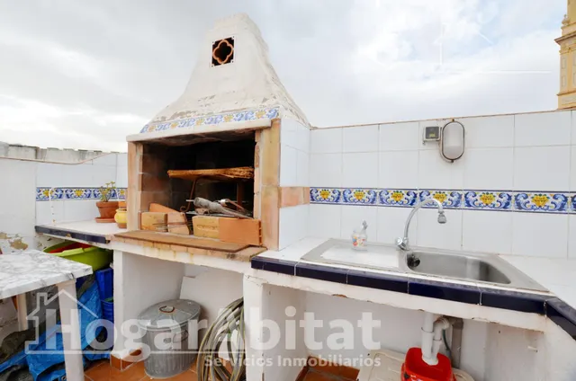 AMPLIA CASA  REFORMADA ESQUNERA CON TERRAZA Y BARBACOA — 49