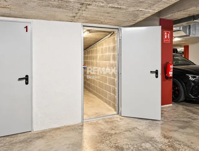GIA46AC - Girona centro | Piso moderno en el centro de Girona con balcón, parking y trastero — 28