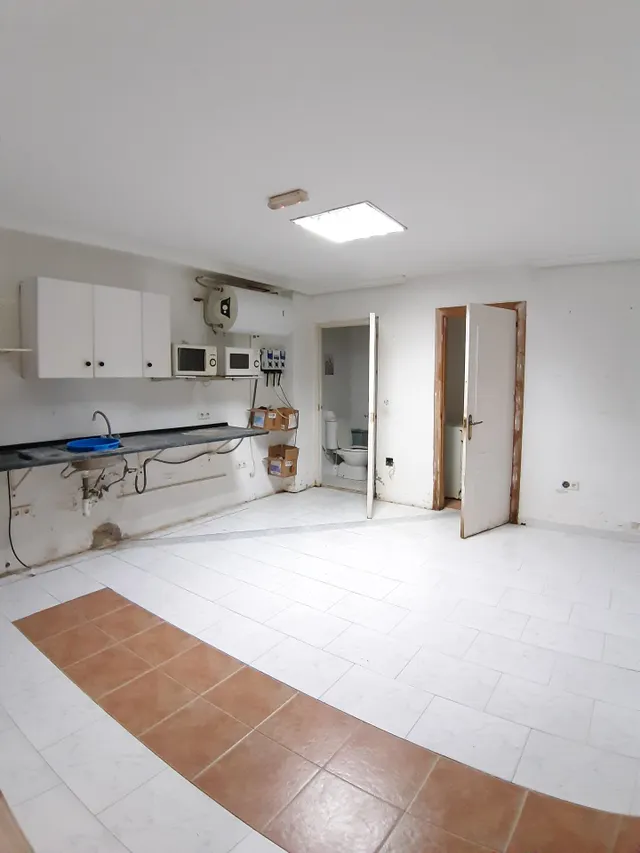 Amplio Local Comercial de 600 m2 en Ubicación Estratégica de Calahonda Baja — 25