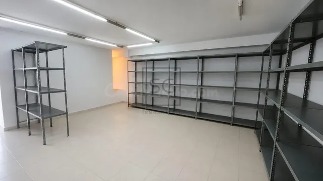 Bajo comercial en Caranza, Ferrol. — 2