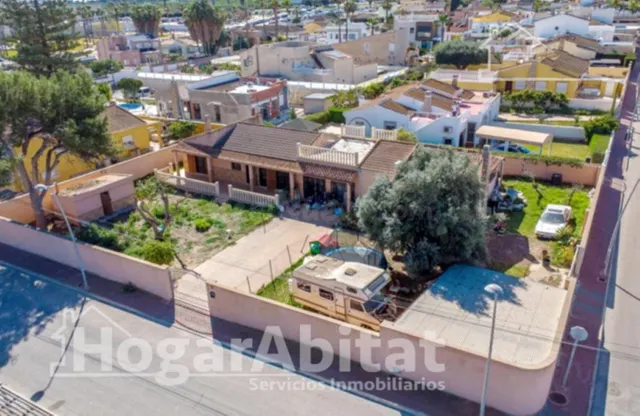 Diseña el hogar de tus sueños frente a la laguna en este gran chalet independiente con solárium y garaje cerrado en Los Balcones — 5