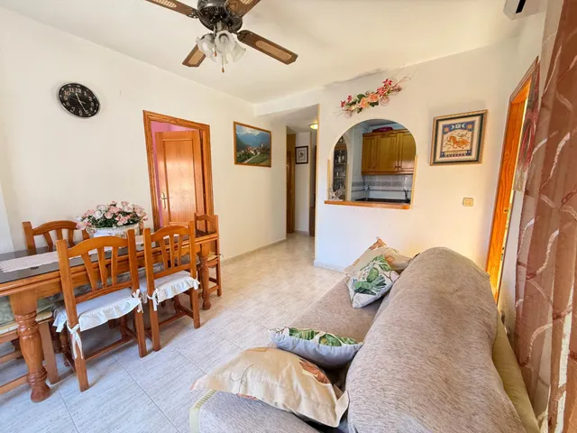 Apartamento en esquina de 2 dormitorios a 500 m de las piscinas naturales en Torrevieja!!! — 8