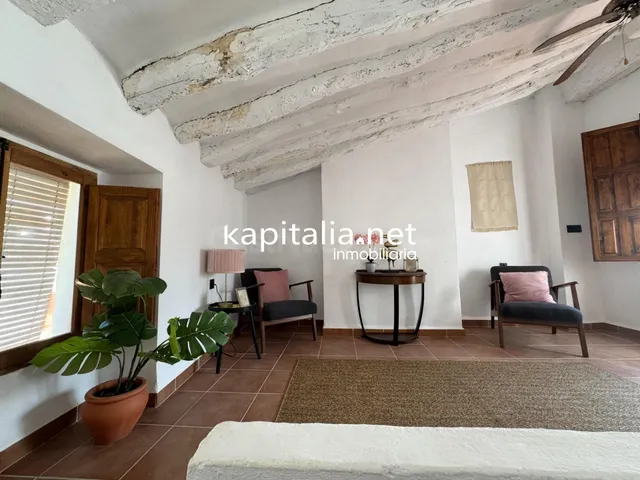 Casa de tres plantas a la venta en Ontinyent