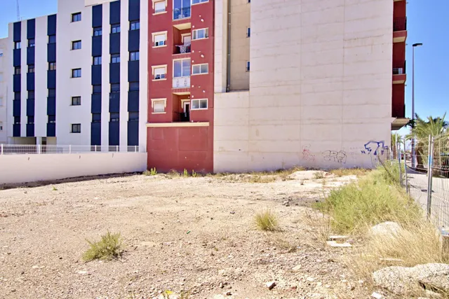 SOLAR URBANO DONDE PUEDES EDIFICAR BAJO + 5 ALTURAS !! — 4