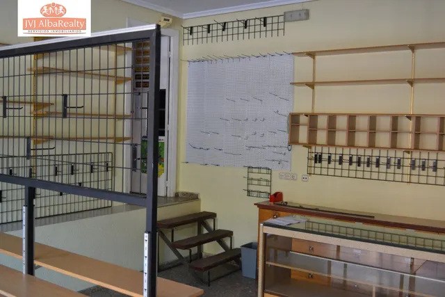 INTERESANTE LOCAL COMERCIAL EN VENTA EN ZONA estación-PARQUE LINEAL — 4