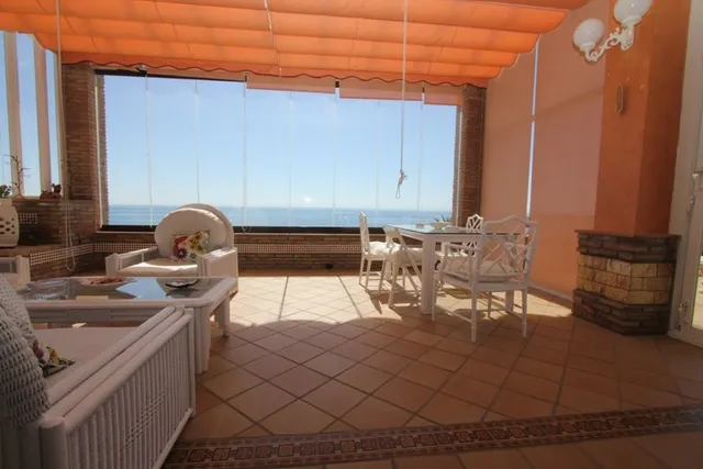 villa independiente 1º linea de playa cabopino — 16