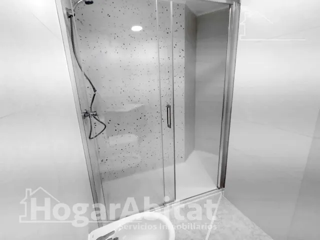 Amplitud y confort a estrenar en este luminoso piso reformado con balcón y ascensor — 30