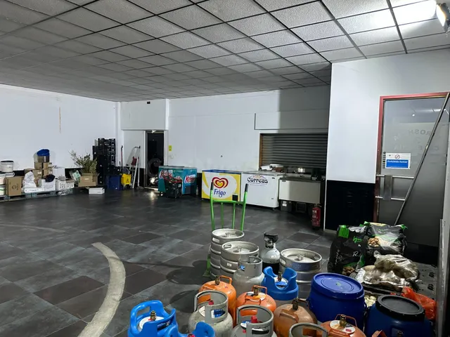 LOCAL EN POLÍGONO INDUSTRIAL IDEAL PARA BAR-RESTAURANTE O IN - foto 4