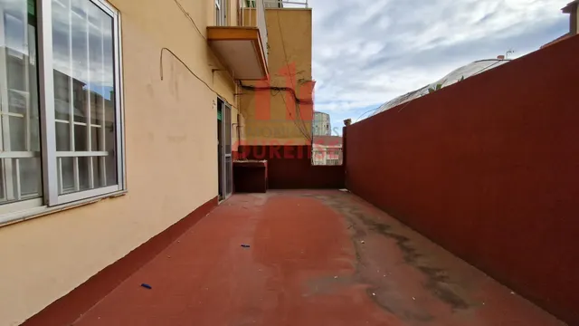 LOTE COMPUESTO POR LOCAL COMERCIAL Y VIVIENDA — 10