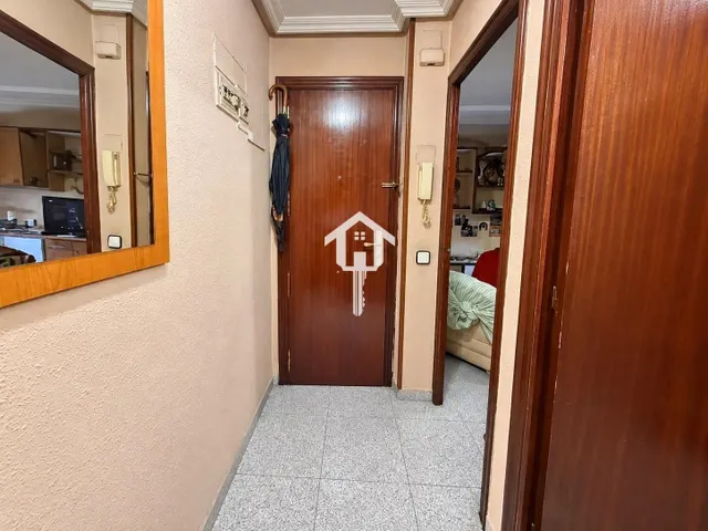 Piso para reformar en venta en Alicante. zona de los ángeles, 2 habitaciones, salón, baño con bañera, 50m2, segunda planta sin ascensor. — 2