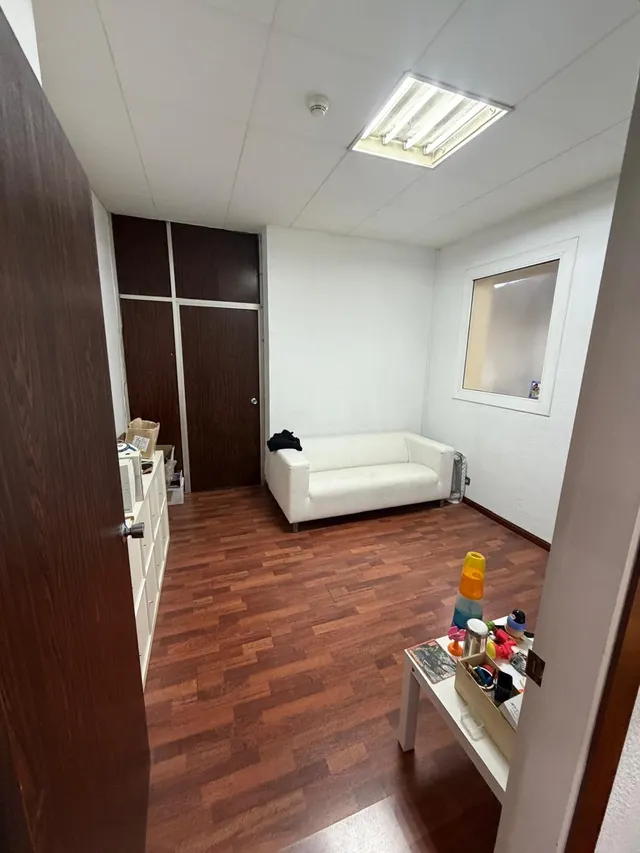 LOCAL EN VENTA EN ESPLUGUES DE LLOBREGAT — 8