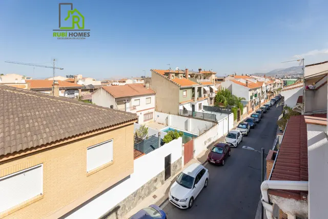 Vive en el corazón de Armilla: 4 dormitorios, patio, terraza y garaje — 22