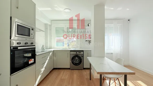 LUMINOSO APARTAMENTO EN LA ZONA DE A CARBALLEIRA