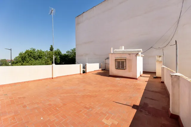 Local + vivienda en Avda. Cadiz — 32