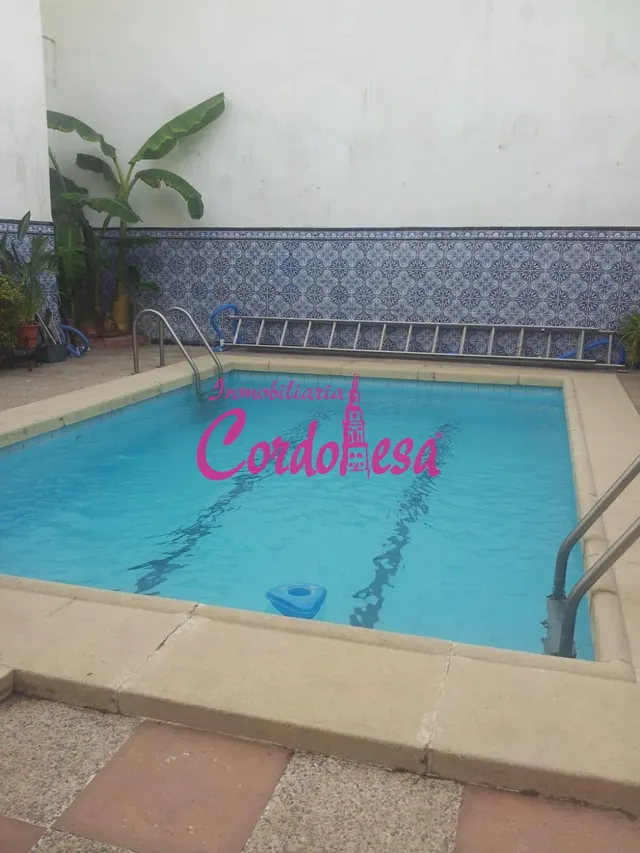 MAGNIFICA CASA EN ZONA SAN PEDRO CON 2 GARAJES, PLAZAS DE MOTOS Y PISCINA!!!! — 2