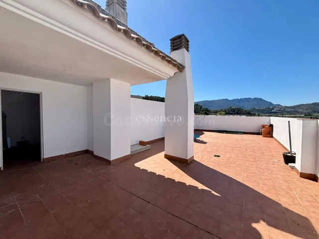 Atico duplex en Potries con amplia terraza garaje y trastero - foto 2