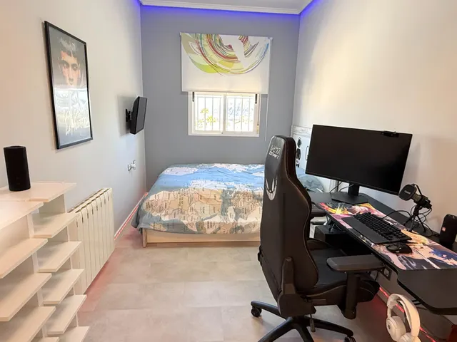 Un chalet totalmente reformado con vistas a la montaña — 24