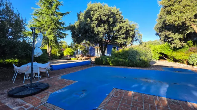 Chalet con piscina en Eurovillas — 13