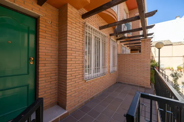 Espectacular casa unifamiliar en recinto cerrado en Granada capital — 29