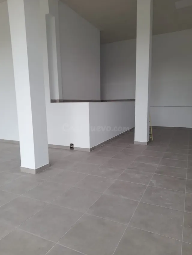 Se vende local diáfano en R 66 con gran escaparate - foto 3