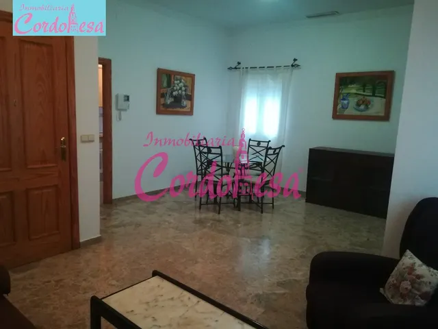 EXCELENTE APARTAMENTO SEMINUEVO EN ZONA AYUNTAMIENTO. — 2