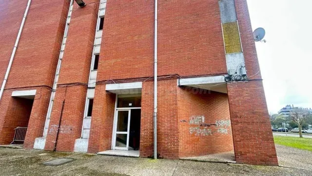 SE VENDE piso OKUPA en C Alameda 6 de SantoÑ±a - foto 4