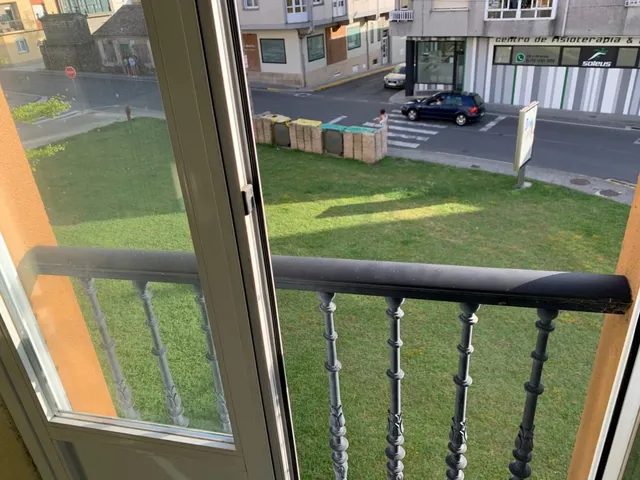 SE VENDE O ALQUILA ENTREPLANTA COMERCIAL EN RIANXO — 3